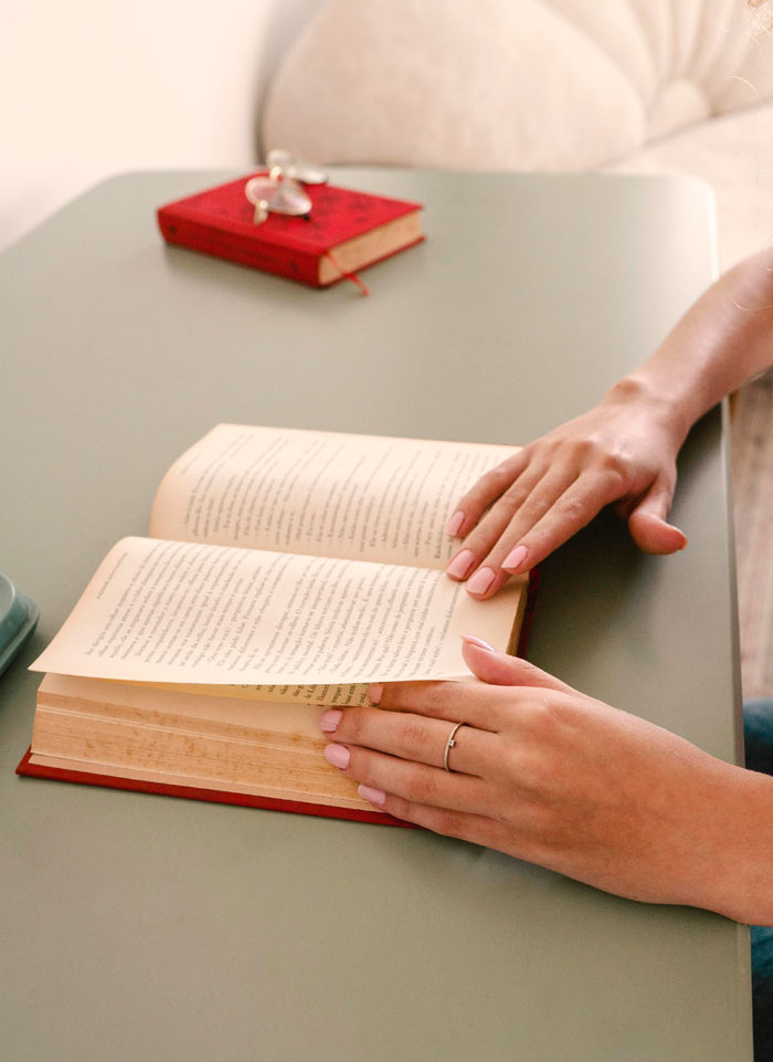 femme-qui-lit-un-livre